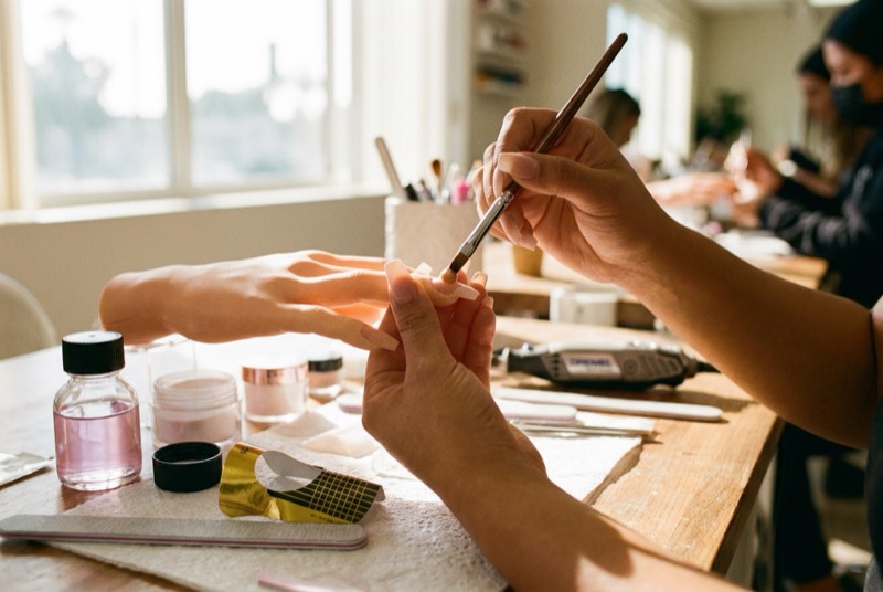 Belleza Online: Curso de Uñas Acrílicas